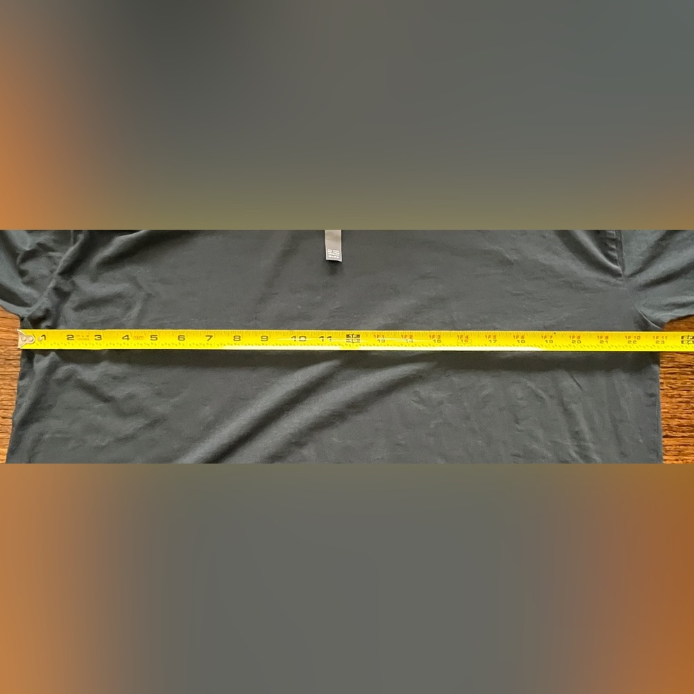 LIKE NEW Vuori Long Sleeve Feather Tee - Picture 8 of 9